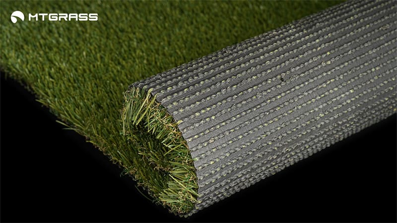 Come pulire il tuo prato artificiale