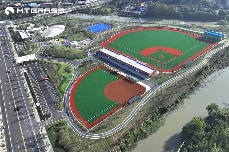 สนามเบสบอลและซอฟต์บอล